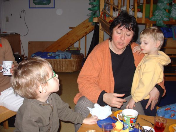 Anlicken zum Maximieren : Im Kindergarten Hier sollte das große Bild erscheinen : Im Kindergarten